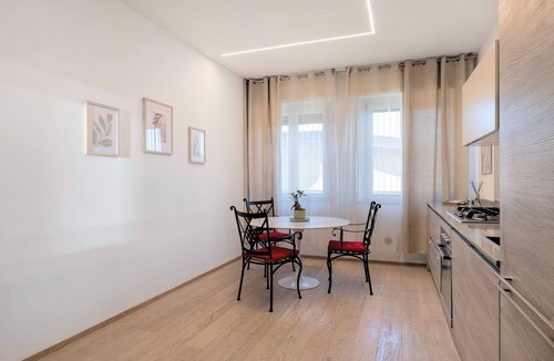 Borgo Roma Apartment | Suite Adige with Private Terrace, Wi-Fi and Air Conditioning