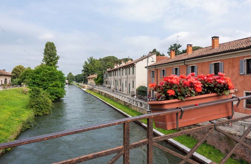 Carpenzago Apartment | Suite apartment on Naviglio Castel view