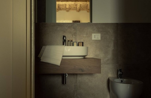 Vicenza Other | Suite-Deluxe-Ensuite with Shower-Courtyard view-Nogara