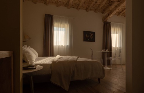 Vicenza Other | Suite-Designer-Ensuite with Shower-Garden view-Ulivo