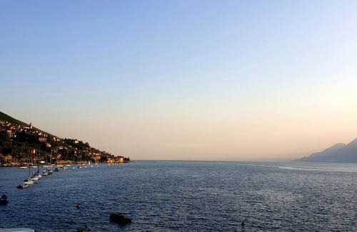 Assenza Apartment | Sweet Lake Escape