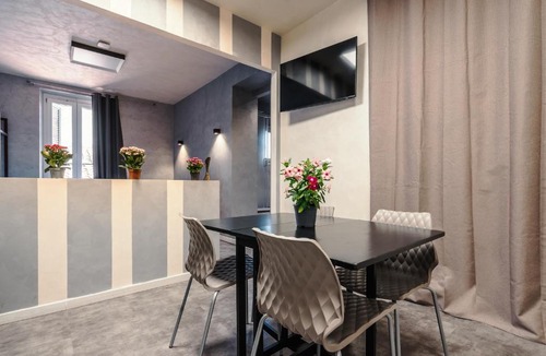 San Lorenzo Apartment | Termini Jacuzzi Suite