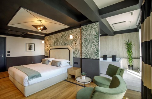 Tor Sapienza Hotel | The Fourth Dimension by Domidea
