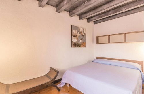 Iseo Apartment | The town of Iseo is located directly on the shores of the homonymous Lake Iseo, 30 km east of the hi
