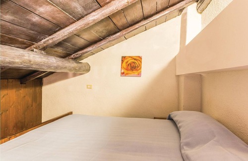 Iseo Apartment | The town of Iseo is located directly on the shores of the homonymous Lake Iseo, 30 km east of the hi