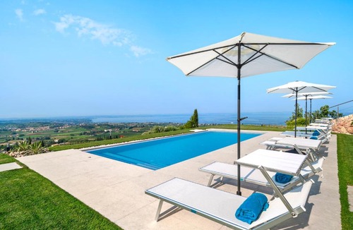 Cavaion Veronese Bed & Breakfast | THE VIEW Camere con colazione - Adults Only