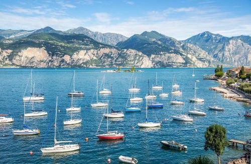 Assenza Apartment | The window on the lake