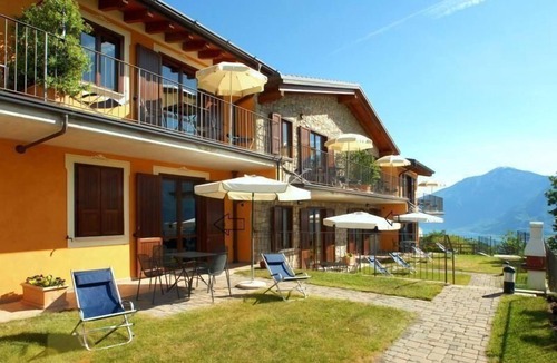 Prabione Apartment | Three-room flat with garden