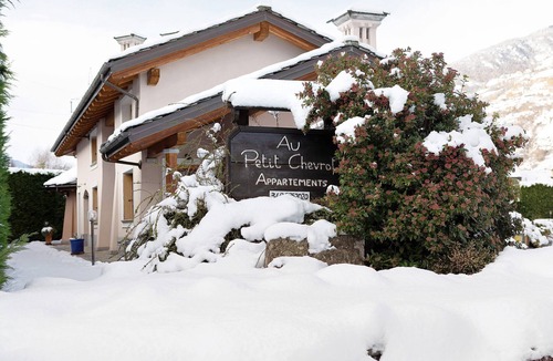 Pila Apartment | ‘Trilocale 8’ Apartment with Mountain View, Shared Terrace & Wi-Fi