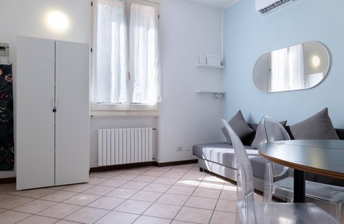 Saragozza-Porto Hostel | Turati Apartment: Bright and central flat