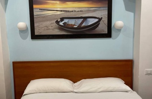 Anzio Hostel | Two-room apartment, large terrace, sea front (Camellia)