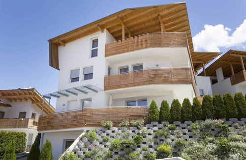 Riscone Apartment | Vacation apartment Bruneck, ideal for bikers & hikers, garage, Cron 4 sauna & pool