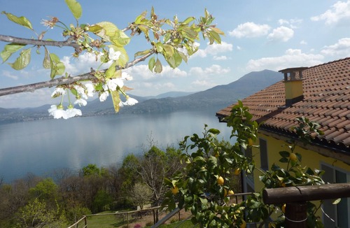 Oggebbio House | Vacation home with lake view up to 10 p. quiet location, private garden and bread service