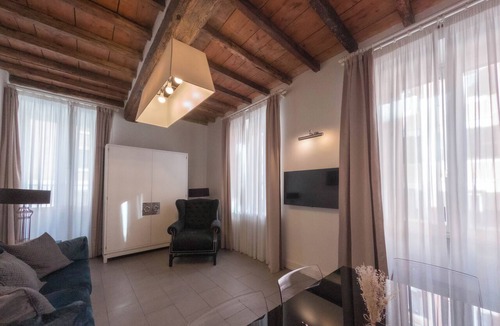 Rione XIV Borgo Apartment | Vatican Mascherino suite (MAS-2)
