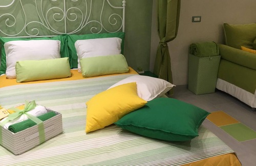 Cinque Terre Apartment | VerdeLimone: color and charm !! (011 019-LT-0311)