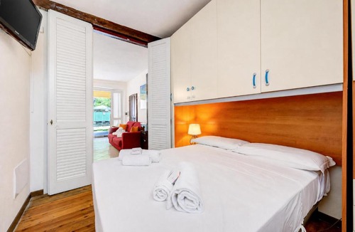 Barbarano Apartment | Vicolo 42-private Terrace-200m Lake - Happy Rentals