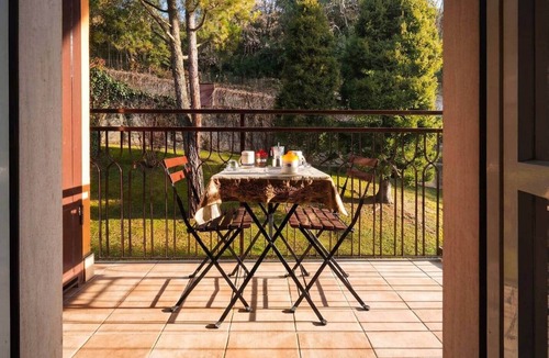 Alzano Lombardo Apartment | Viewpoint (Wi-fi, A/C & Free Box)