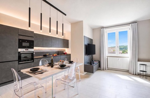 Salo Apartment | Viktor Salò | 100m from Lake & Center, Salò, Italy