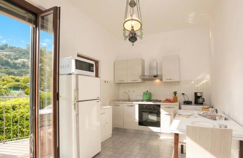 Salo Apartment | Villa Alberti Apt Emma 900m from Garda lake w/shared Garden, Salò, Italy