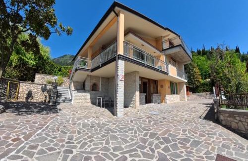 Gardola Apartment | Villa Arianna Lake View Apartments with Pool