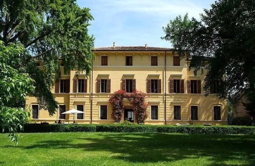 Sermide Villa | Villa Castellani with park and swimming pool a stone's throw from the Po River bank