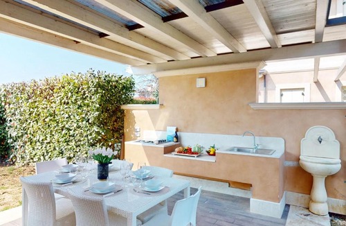 Solarolo Villa | Villa Dolcevita piscina privata by Bookinggardalake
