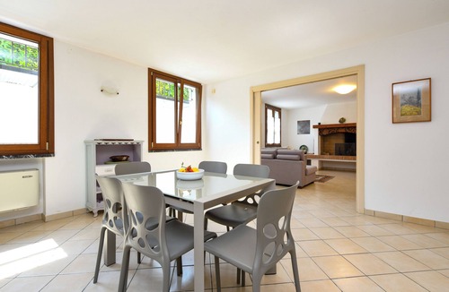 Manerba del Garda House | Villa Giulia- near the lake with whirlpool and private access to the beach.