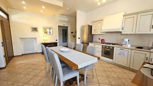 Colà Di Lazise Villa | VILLA HARMONY - Regarda Travel