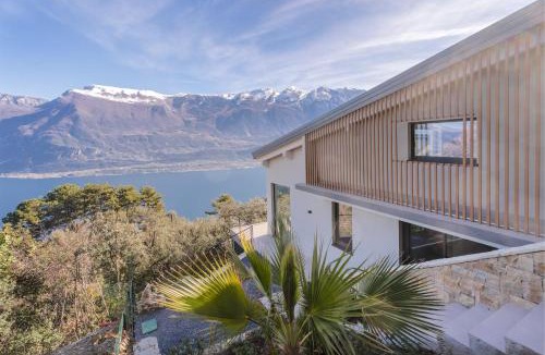 Limone sul Garda Villa | Villa Incanto Luxury with a panoramic pool