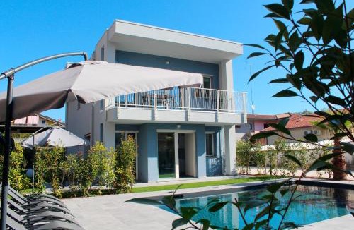 Desenzano del Garda Apartment | Villa Karolina Luxury Pool Villa Desenzano del Garda