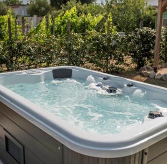 San Felice Circeo House | Villa LA CESA & Villino LA CASETTA Holiday Houses CON JACUZZI