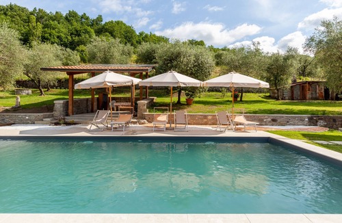 Bagnone Apartment | Villa La Lanterna Bianca Apartment with Mountain View, Wi-Fi & Air Conditioning