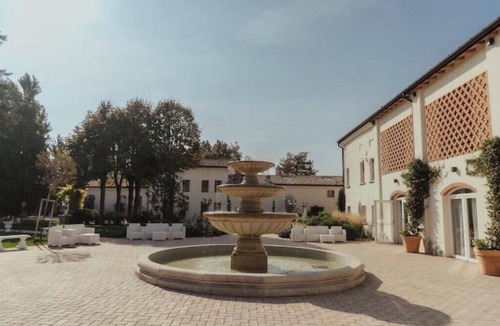 Cavezzo Villa | Villa La Personala | Historic Villa with Pool in the Modenese Countryside