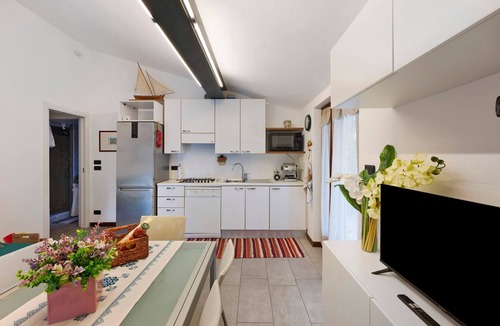 Calmasino Villa | Villa Lucrezia – 4 guests in Bardolino, Lake Garda – Pool, Garden, Parking, Pets Welcome