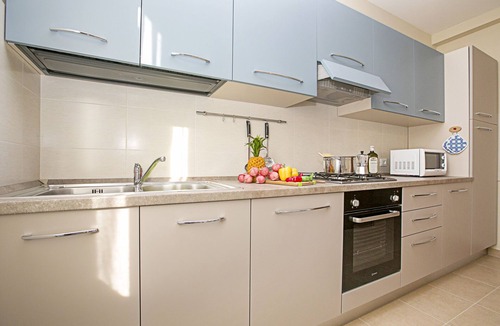 Desenzano del Garda Apartment | Villa Mimosa Near Desenzano Old Town Apt 5 Parking, A/C, WiFi, Desenzano Del Garda, Italy