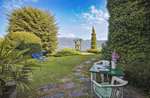 Porto Valtravaglia Apartment | Villa Panorama No. 3 by Lago Reisen
