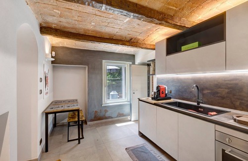 Isola d'Asti Apartment | Villa Paradiso Apartment with Private Pool, Garden and Wi-Fi