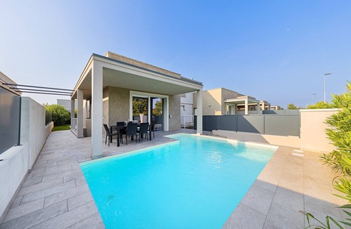 San Benedetto di Lugana Villa | Villa Prestige 17 with private pool and garden