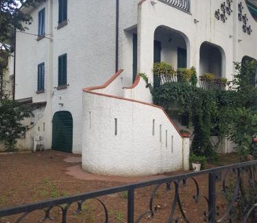 Lido di Spina House | Villa Su 3 Piani Con Giardino