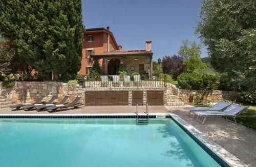 Mezzane di Sotto Villa | Villa Terrarossa with Pool in the Vineyard