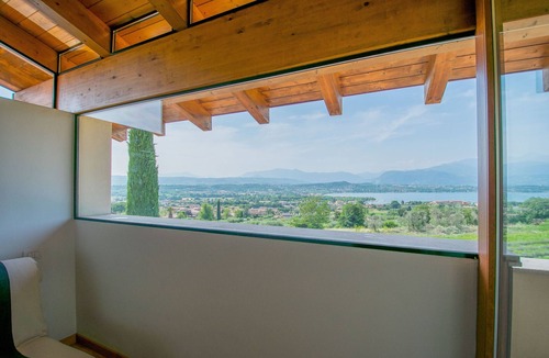 Montinelle Villa | Villa Vittoria con Piscina e Vista Lago by Wonderful Italy