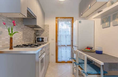 Lido di Spina Apartment | Villa with garden on two levels (ground floor and first floor) with internal stairs.In 70 square meters of space, it comfortably accommodates 6 people with two bedrooms (one with a double bedroom, one with two single beds) and a double sofa bed in the li
