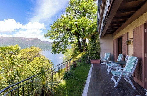 Brezzo di Bedero Apartment | Vista 180° by Lago Reisen