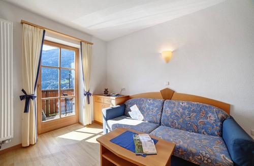 Lagundo Apartment | Wiedmairhof Apartment 'Morgenduft' with South-facing balcony, Shared Terrace and Garden and Wi-Fi