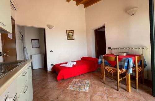 Manerba del Garda Apartment | Wohnung in Solarolo mit privatem Parkplatz by Interhome