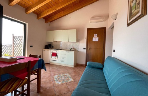 Manerba del Garda Apartment | Wohnung in Solarolo mit privatem Parkplatz by Interhome