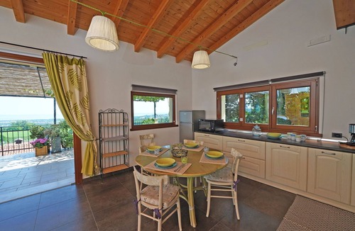 Castello Apartment | Wohnung mit Blick auf den Gardasee by Interhome