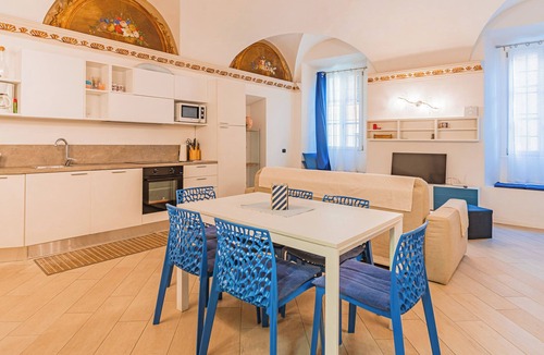Menaggio Apartment | Wonderful Apartment with Frescos in the center of Menaggio village!