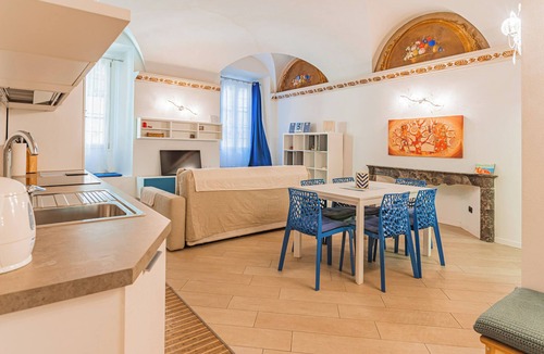 Menaggio Apartment | Wonderful Apartment with Frescos in the center of Menaggio village!