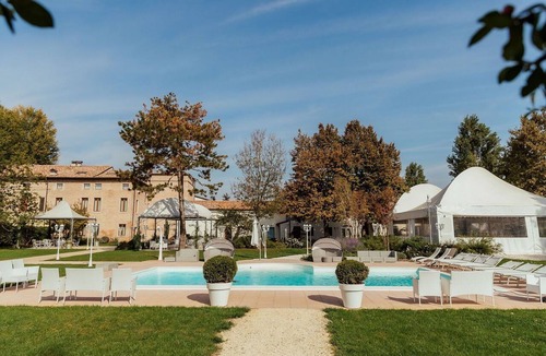 Mirandola Villa | Wonderful private villa with hot tub, WIFI, private pool, A/C, TV, patio and pets allowed